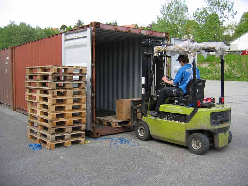 Practical loading support for export cargo.