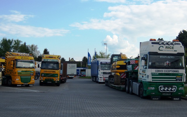 A working fleet spanning general and specialist haulage.